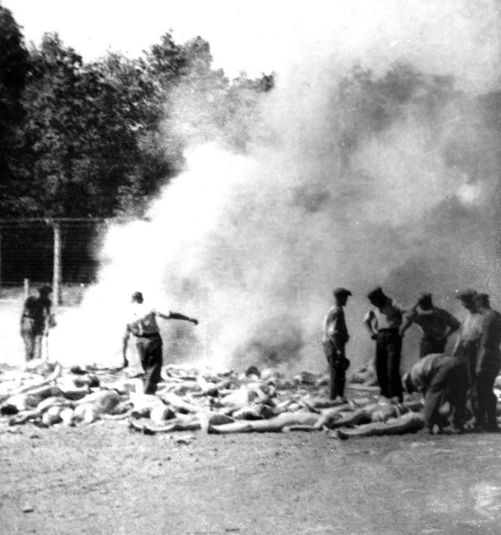 Figura-6-Sonderkommando-en-Auschwitz-Birkenau-agosto-1944-Fotografia-tomada-por.png